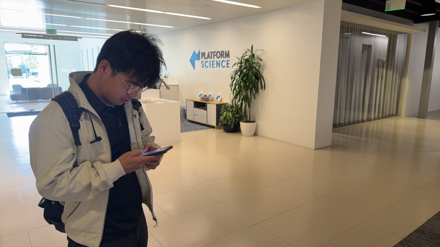 易嘉辰在 Platform Science 办公室拜访客户